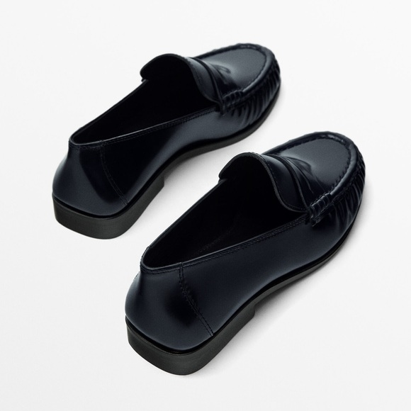 NWT.  NEVER Worn

Massimo Dutti Navy Blue Leather Penny Strap Loafers Size 9. - Picture 5 of 8